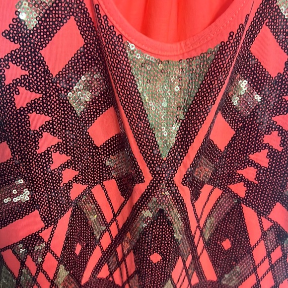 NWOT 2Bebe sequins coral tank top XS - Picture 3 of 6